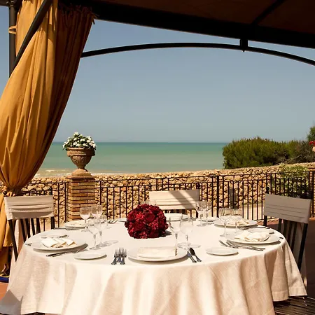 ホテル Baia Di Ulisse Wellness & サン・レオーネ